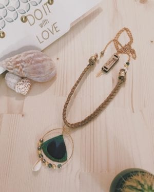 Collier tresse suédine et plastron paon