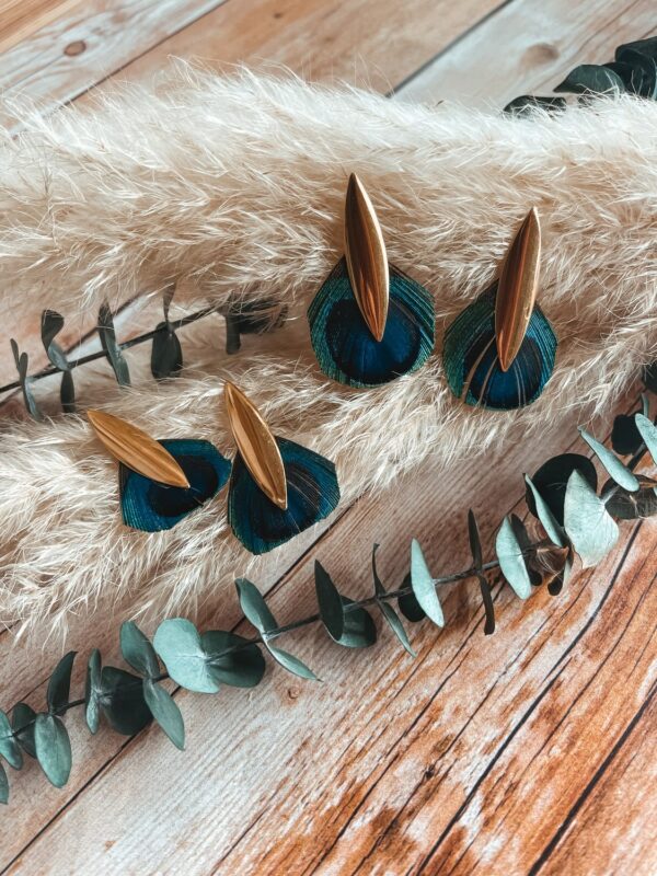 Bijoux amérindiens puces plumes paon